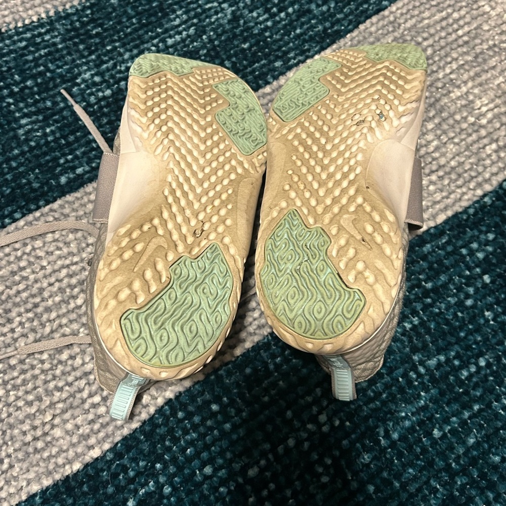 Size 10 - Picture 3 of 3